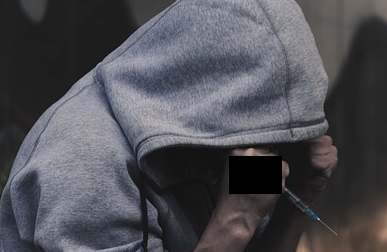 Drogenkonsument observiert, Drogendealer geschnappt Drogenkonsument observiert, Drogendealer geschnappt