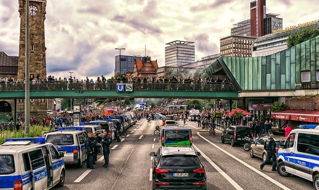 Polizei Hamburg weist auf G20-Sicherheitszone hin Polizei Hamburg weist auf G20-Sicherheitszone hin