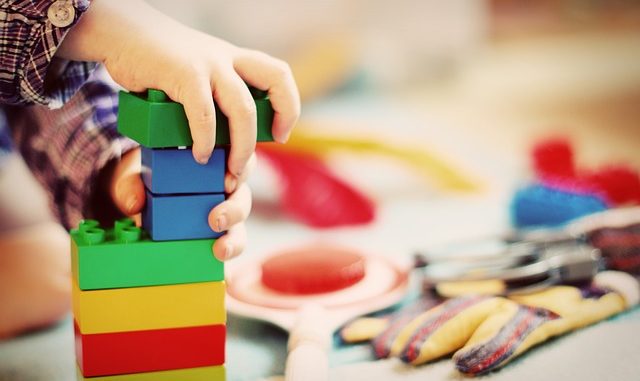 52-jähriger konnte sich vor Kindergarten-Kindern nicht benehmen 52-jähriger konnte sich vor Kindergarten-Kindern nicht benehmen
