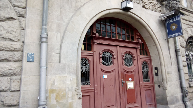 Überfall auf Geschäfte in Kreuzberg und Neukölln Überfall auf Geschäfte in Kreuzberg und Neukölln