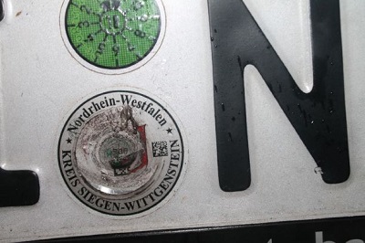 Dreister Falschparker blockiert Behindertenparkplatz in Siegen mit Auto ohne Haftpflichtversicherung Dreister Falschparker blockiert Behindertenparkplatz in Siegen mit Auto ohne Haftpflichtversicherung